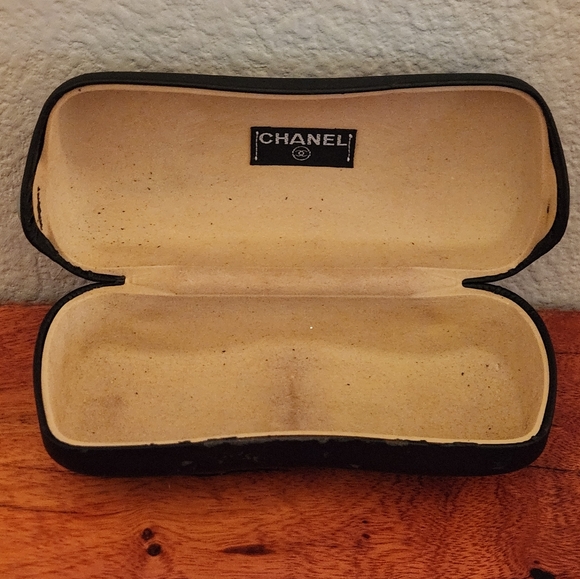 Authentic Chanel Black Wrap Sunglasses with Mother of Pearl CC detail at temples - Picture 11 of 14